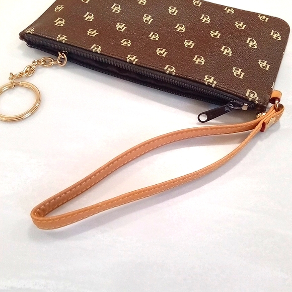 NEW! Dooney & Bourke Wristlet - Picture 5 of 5